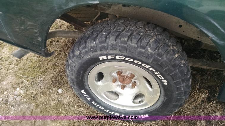 image for item F8431 2000 Ford F150 SuperCab pickup truck