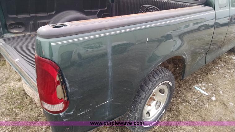 image for item F8431 2000 Ford F150 SuperCab pickup truck