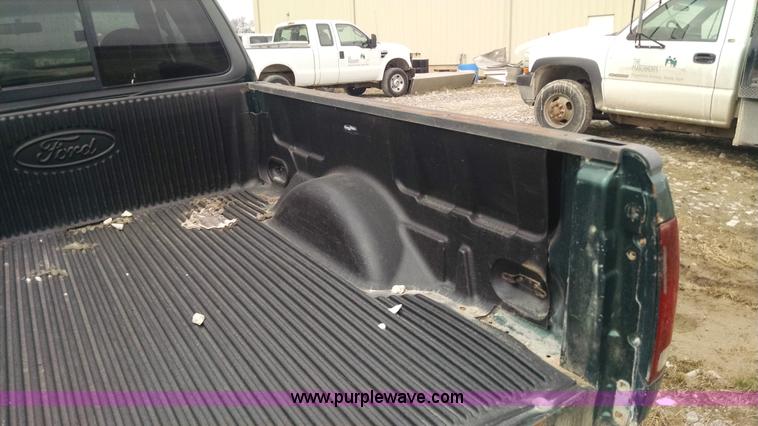 image for item F8431 2000 Ford F150 SuperCab pickup truck