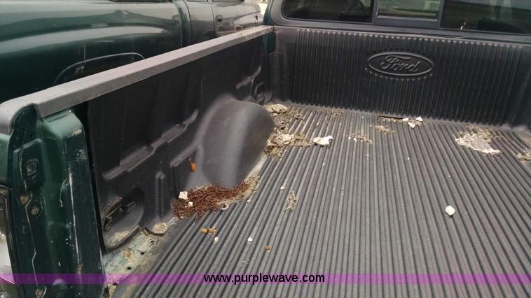 image for item F8431 2000 Ford F150 SuperCab pickup truck