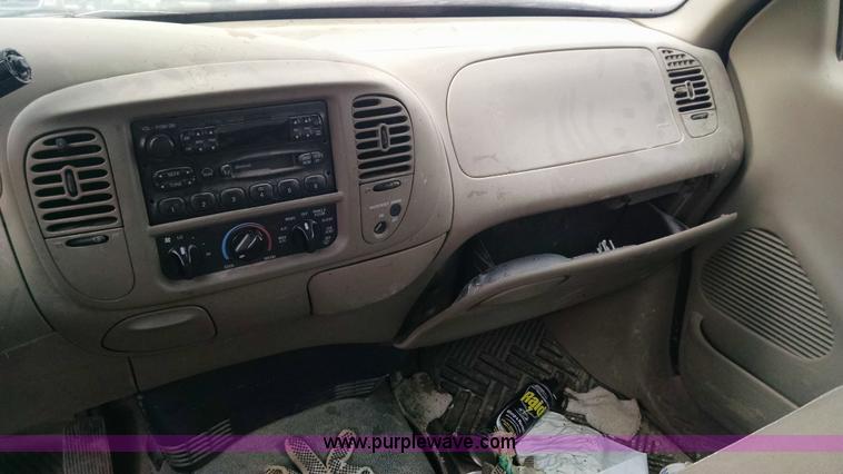 image for item F8431 2000 Ford F150 SuperCab pickup truck