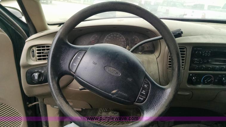 image for item F8431 2000 Ford F150 SuperCab pickup truck