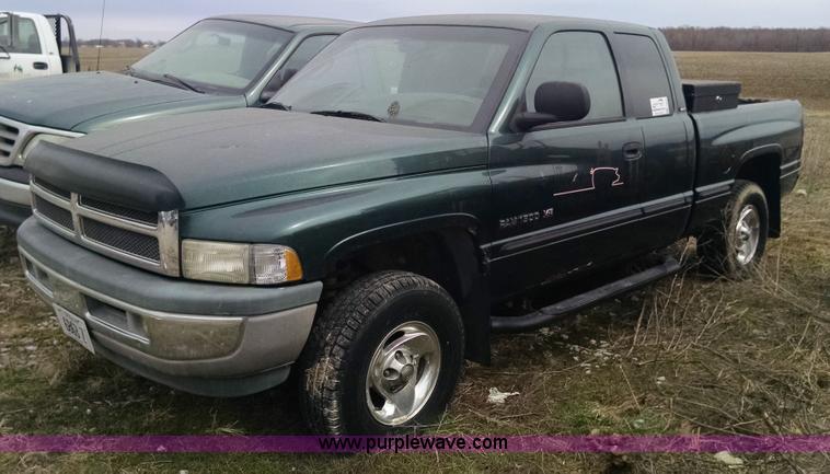 image for item F8432 1998 Dodge Ram 1500 Quad Cab pickup truck