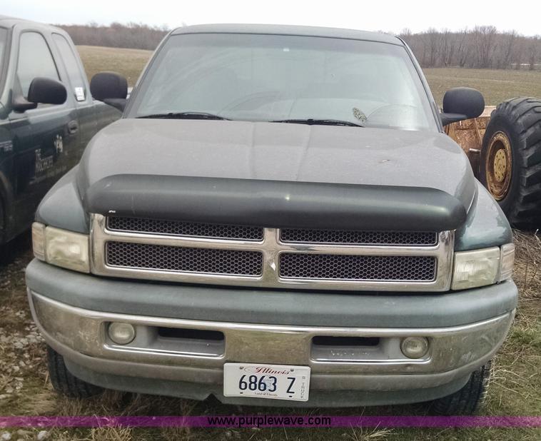 image for item F8432 1998 Dodge Ram 1500 Quad Cab pickup truck