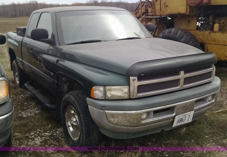 image for item F8432 1998 Dodge Ram 1500 Quad Cab pickup truck