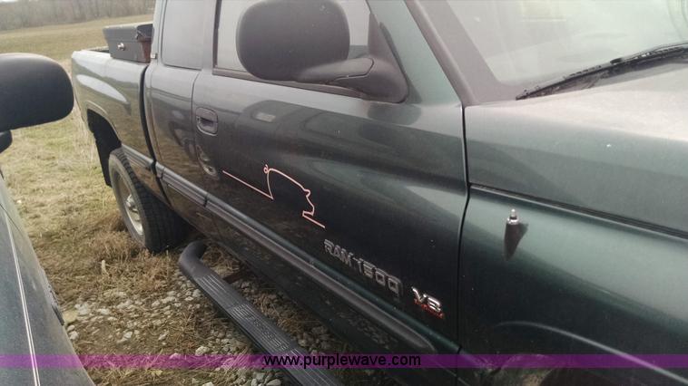 image for item F8432 1998 Dodge Ram 1500 Quad Cab pickup truck