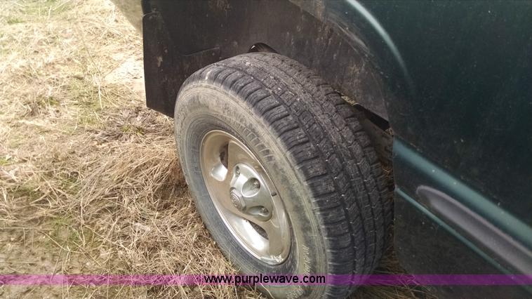 image for item F8432 1998 Dodge Ram 1500 Quad Cab pickup truck