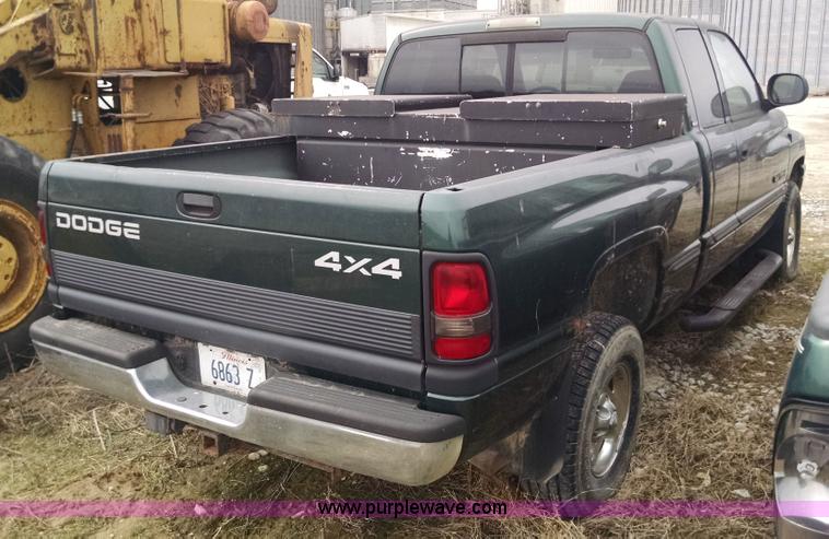 image for item F8432 1998 Dodge Ram 1500 Quad Cab pickup truck