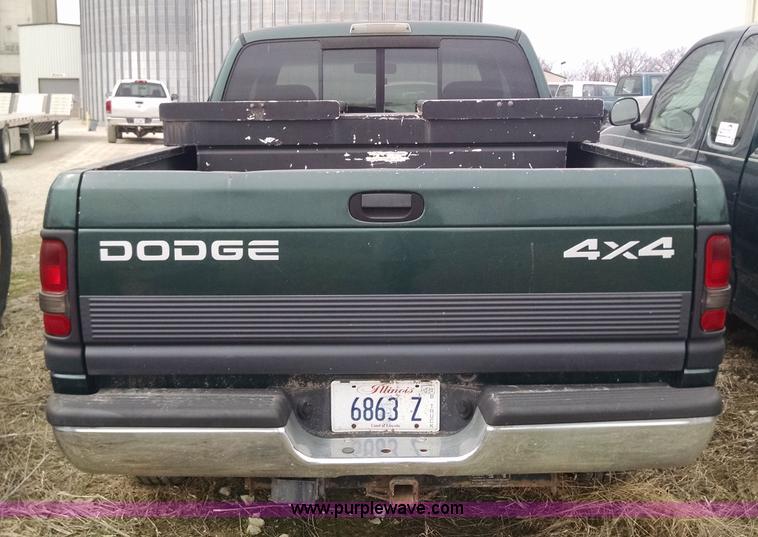 image for item F8432 1998 Dodge Ram 1500 Quad Cab pickup truck