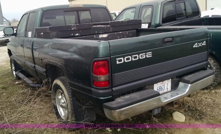 image for item F8432 1998 Dodge Ram 1500 Quad Cab pickup truck