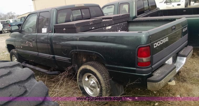 image for item F8432 1998 Dodge Ram 1500 Quad Cab pickup truck
