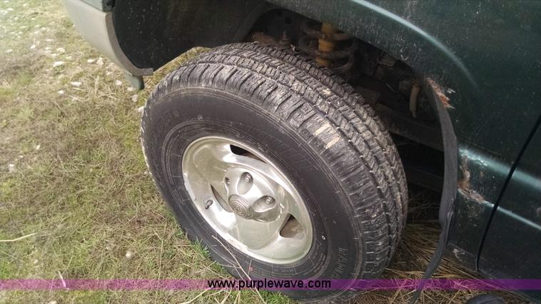 image for item F8432 1998 Dodge Ram 1500 Quad Cab pickup truck