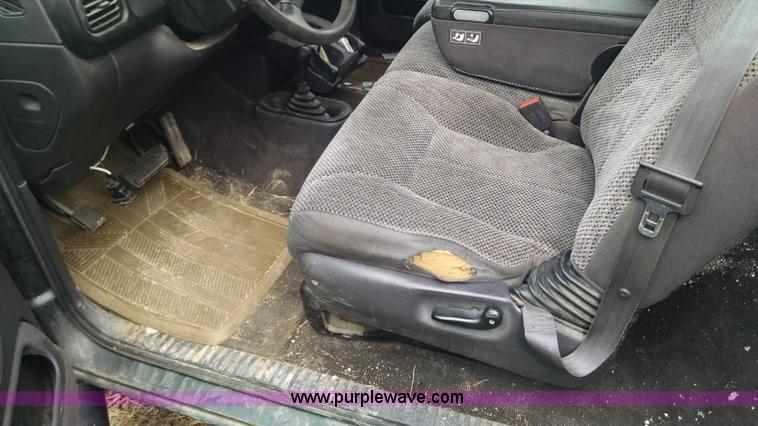 image for item F8432 1998 Dodge Ram 1500 Quad Cab pickup truck