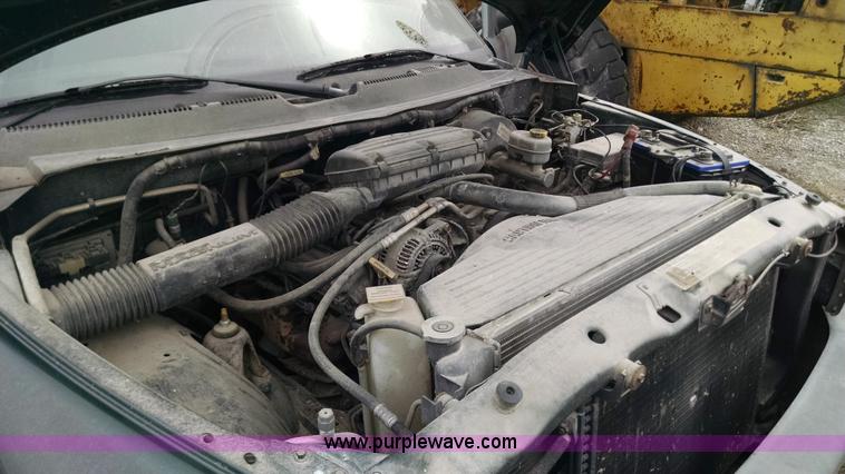 image for item F8432 1998 Dodge Ram 1500 Quad Cab pickup truck