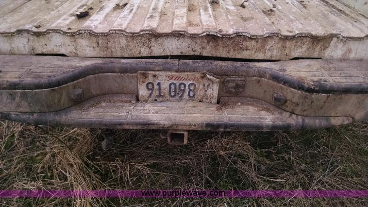 image for item F8433 2001 Chevrolet Silverado 1500 pickup truck