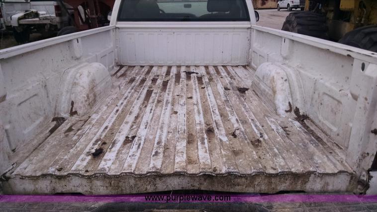 image for item F8433 2001 Chevrolet Silverado 1500 pickup truck