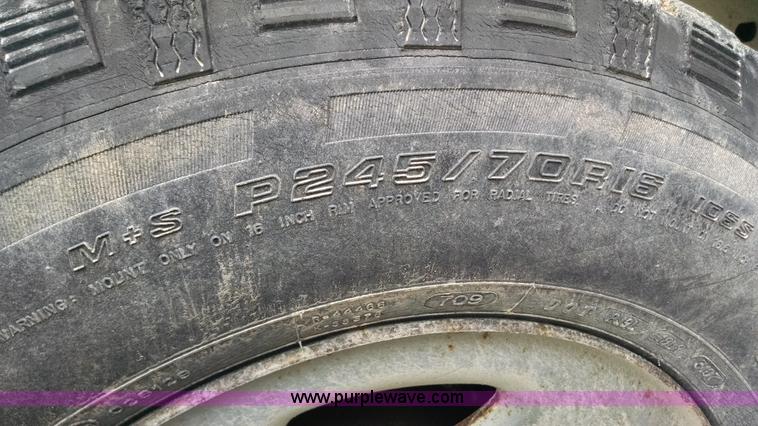 image for item F8433 2001 Chevrolet Silverado 1500 pickup truck