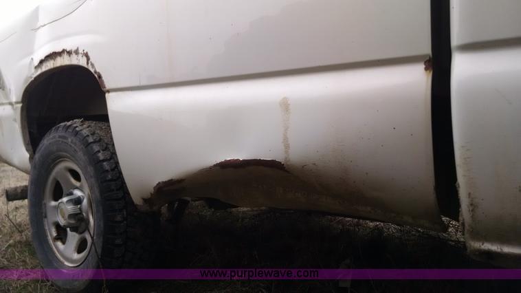 image for item F8433 2001 Chevrolet Silverado 1500 pickup truck