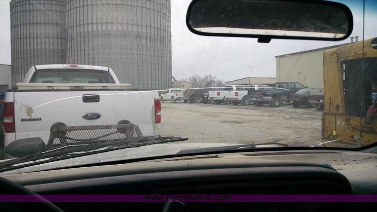 image for item F8433 2001 Chevrolet Silverado 1500 pickup truck