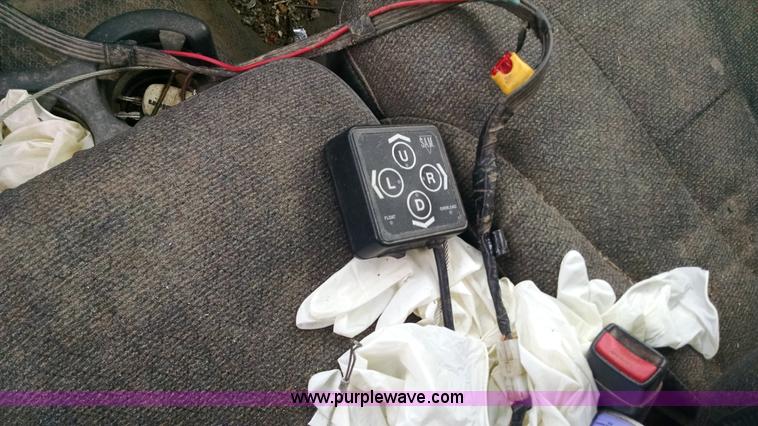 image for item F8433 2001 Chevrolet Silverado 1500 pickup truck