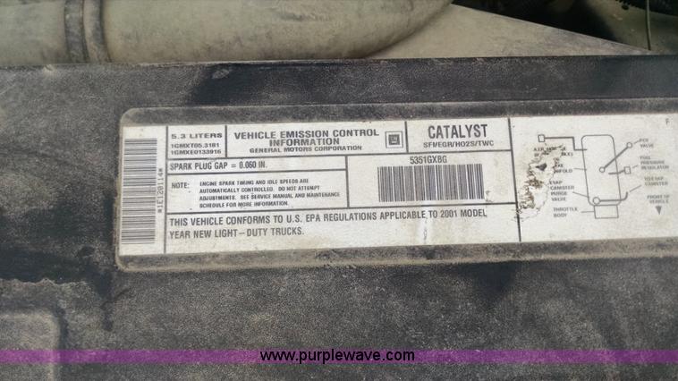 image for item F8433 2001 Chevrolet Silverado 1500 pickup truck