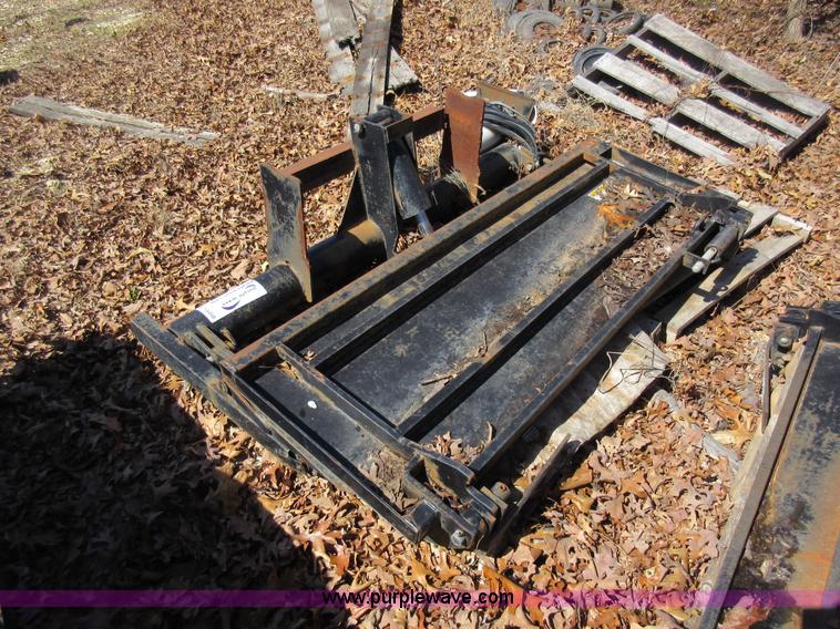 image for item F8450 6'W end gate lift