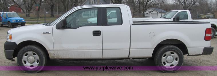 image for item F8996 2006 Ford F150 XL SuperCab pickup truck