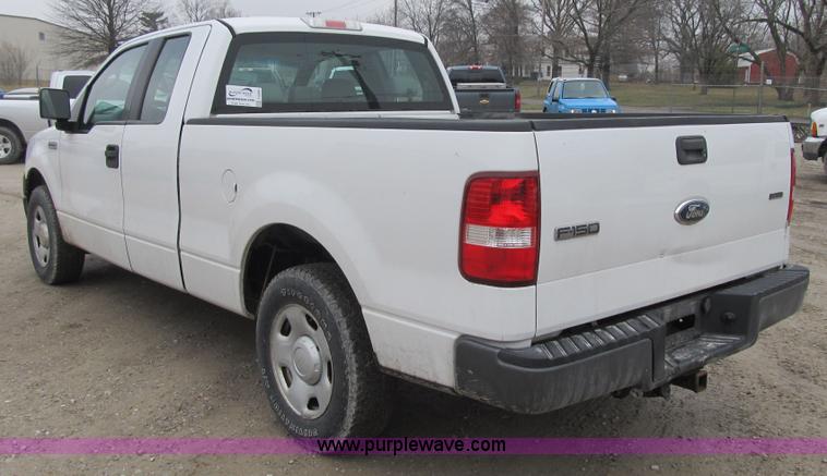 image for item F8996 2006 Ford F150 XL SuperCab pickup truck
