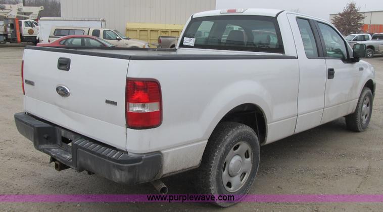 image for item F8996 2006 Ford F150 XL SuperCab pickup truck