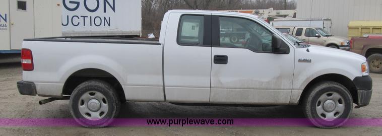 image for item F8996 2006 Ford F150 XL SuperCab pickup truck