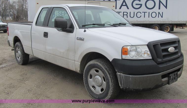 image for item F8996 2006 Ford F150 XL SuperCab pickup truck