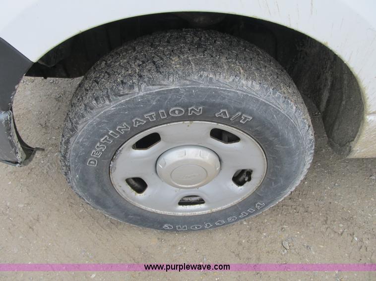 image for item F8996 2006 Ford F150 XL SuperCab pickup truck