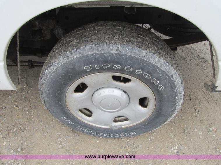 image for item F8996 2006 Ford F150 XL SuperCab pickup truck