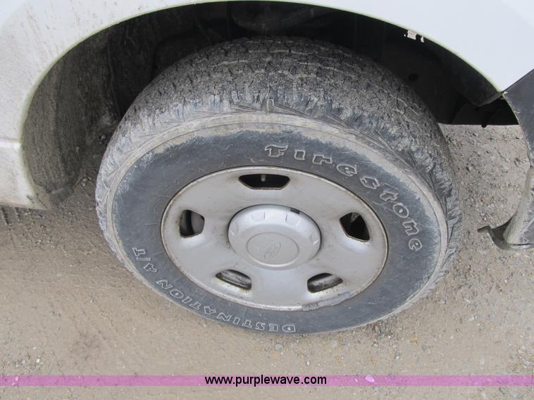 image for item F8996 2006 Ford F150 XL SuperCab pickup truck