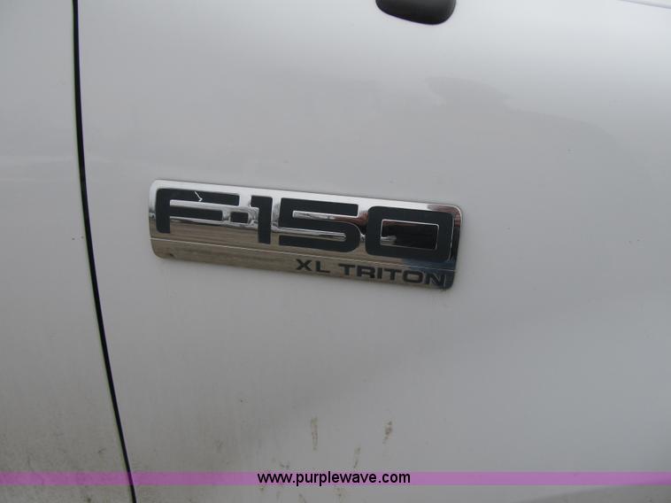 image for item F8996 2006 Ford F150 XL SuperCab pickup truck