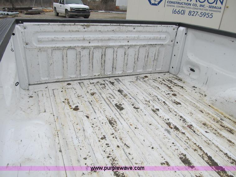 image for item F8996 2006 Ford F150 XL SuperCab pickup truck