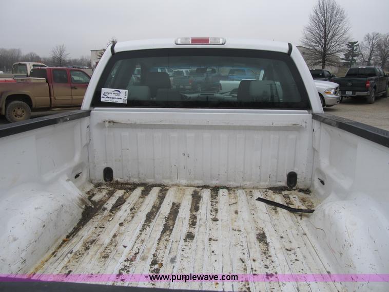 image for item F8996 2006 Ford F150 XL SuperCab pickup truck