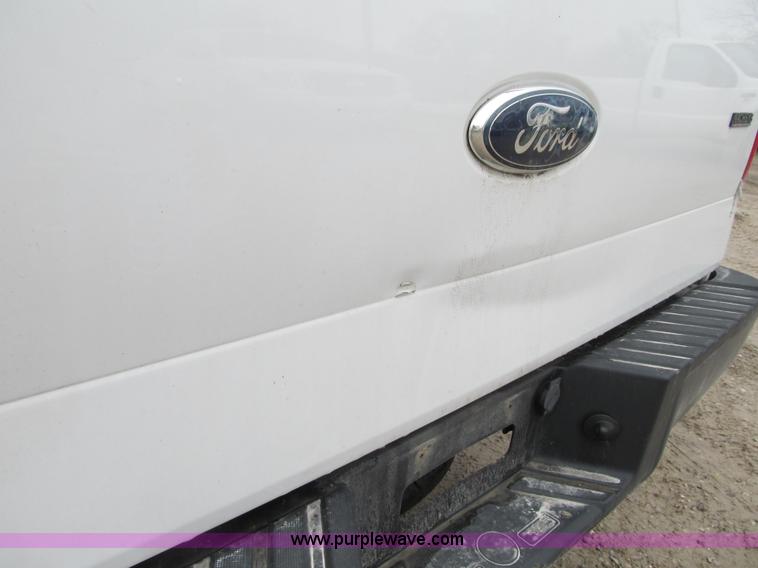 image for item F8996 2006 Ford F150 XL SuperCab pickup truck