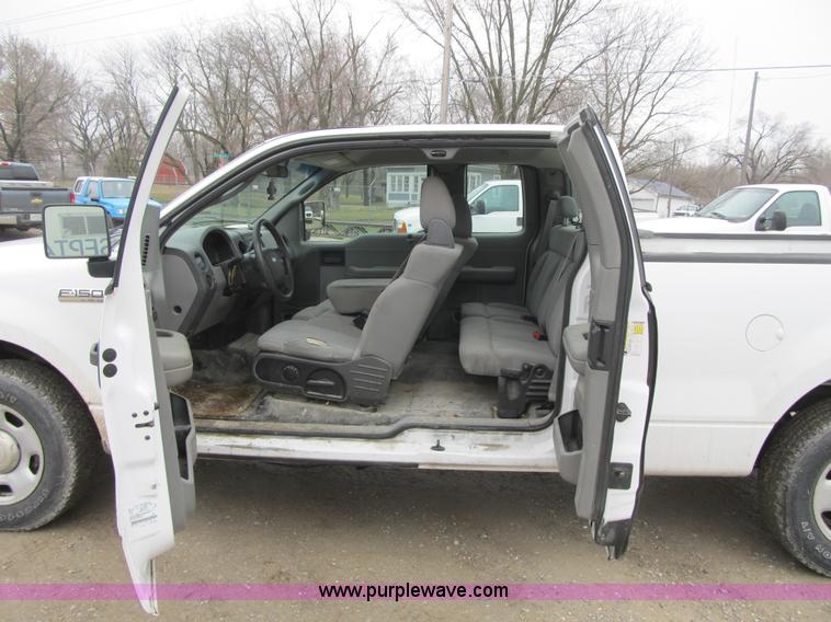 image for item F8996 2006 Ford F150 XL SuperCab pickup truck