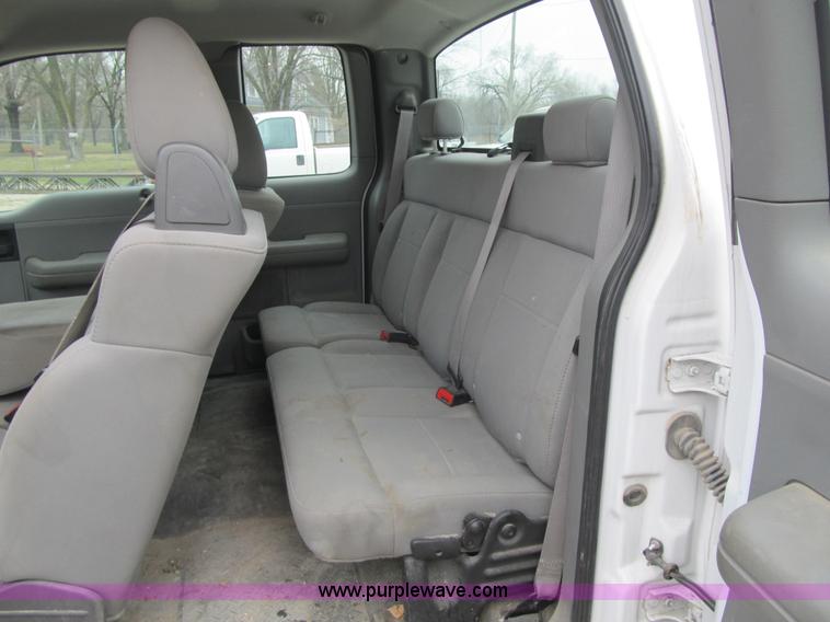 image for item F8996 2006 Ford F150 XL SuperCab pickup truck