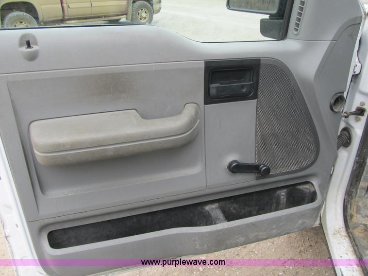 image for item F8996 2006 Ford F150 XL SuperCab pickup truck