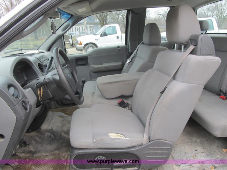 image for item F8996 2006 Ford F150 XL SuperCab pickup truck