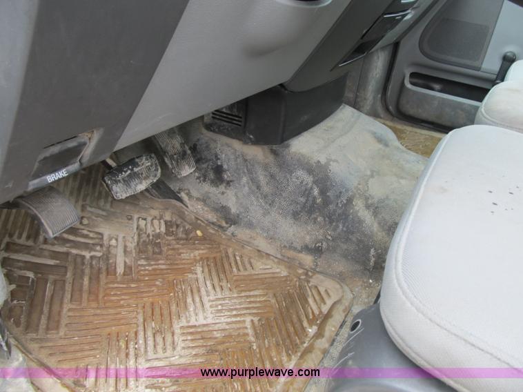 image for item F8996 2006 Ford F150 XL SuperCab pickup truck