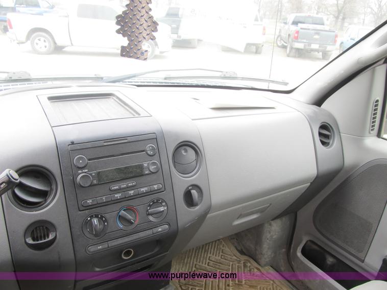 image for item F8996 2006 Ford F150 XL SuperCab pickup truck