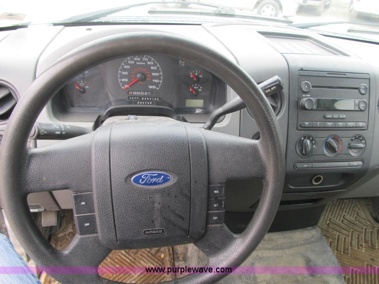 image for item F8996 2006 Ford F150 XL SuperCab pickup truck