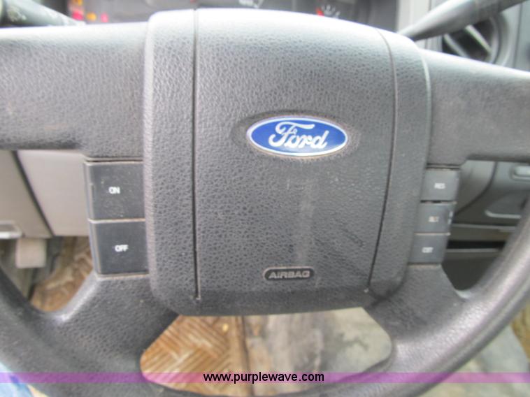 image for item F8996 2006 Ford F150 XL SuperCab pickup truck