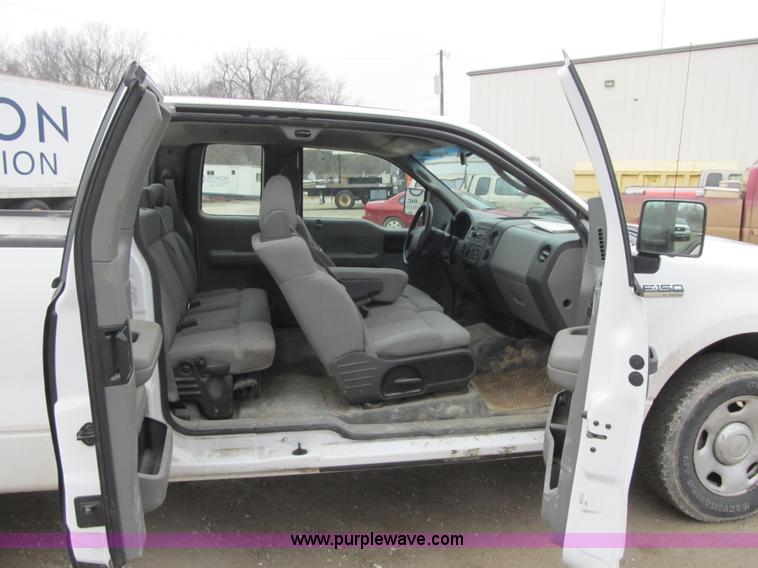 image for item F8996 2006 Ford F150 XL SuperCab pickup truck