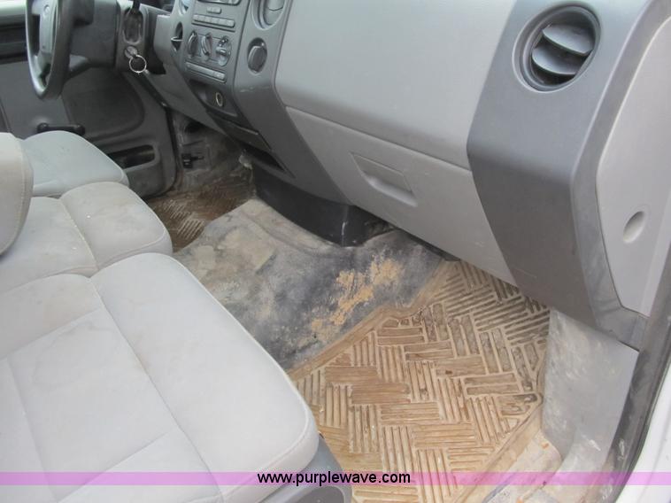 image for item F8996 2006 Ford F150 XL SuperCab pickup truck