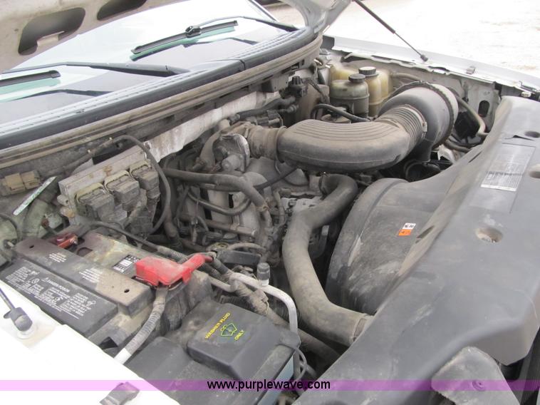 image for item F8996 2006 Ford F150 XL SuperCab pickup truck