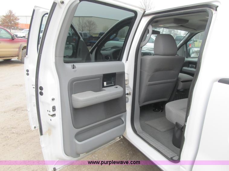 image for item F8997 2006 Ford F150 SuperCrew pickup truck
